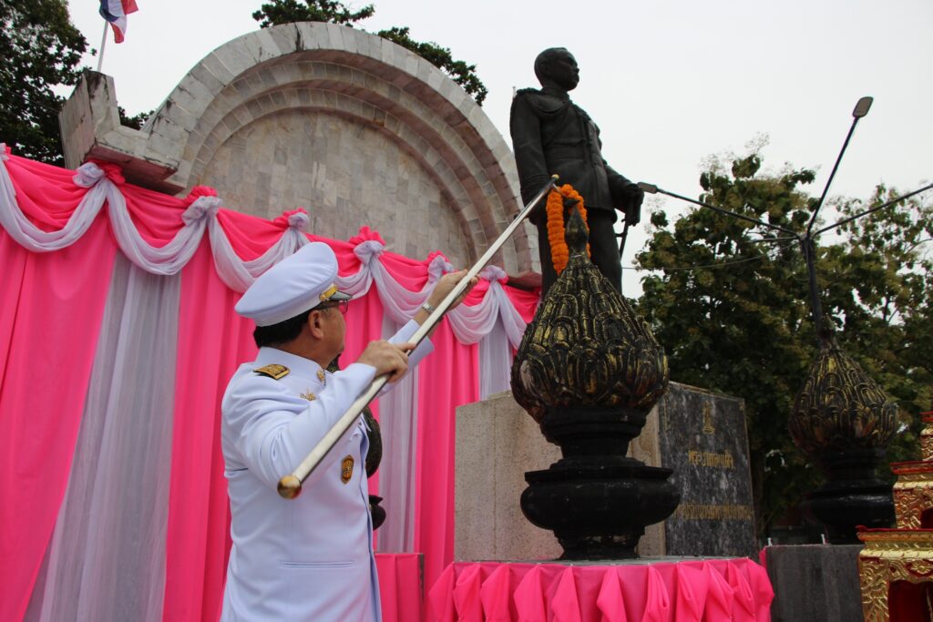 บุคลากรศูนย์เทคโนโลยีดิจิทัล เข้าร่วมพิธีวางพวงมาลาและถวายบังคมเพื่อน้อมรำลึกในพระมหากรุณาธิคุณ เนื่องในวันคล้ายวันสวรรคตพระบาทสมเด็จพระจุลจอมเกล้าเจ้าอยู่หัว รัชกาลที่ ๕