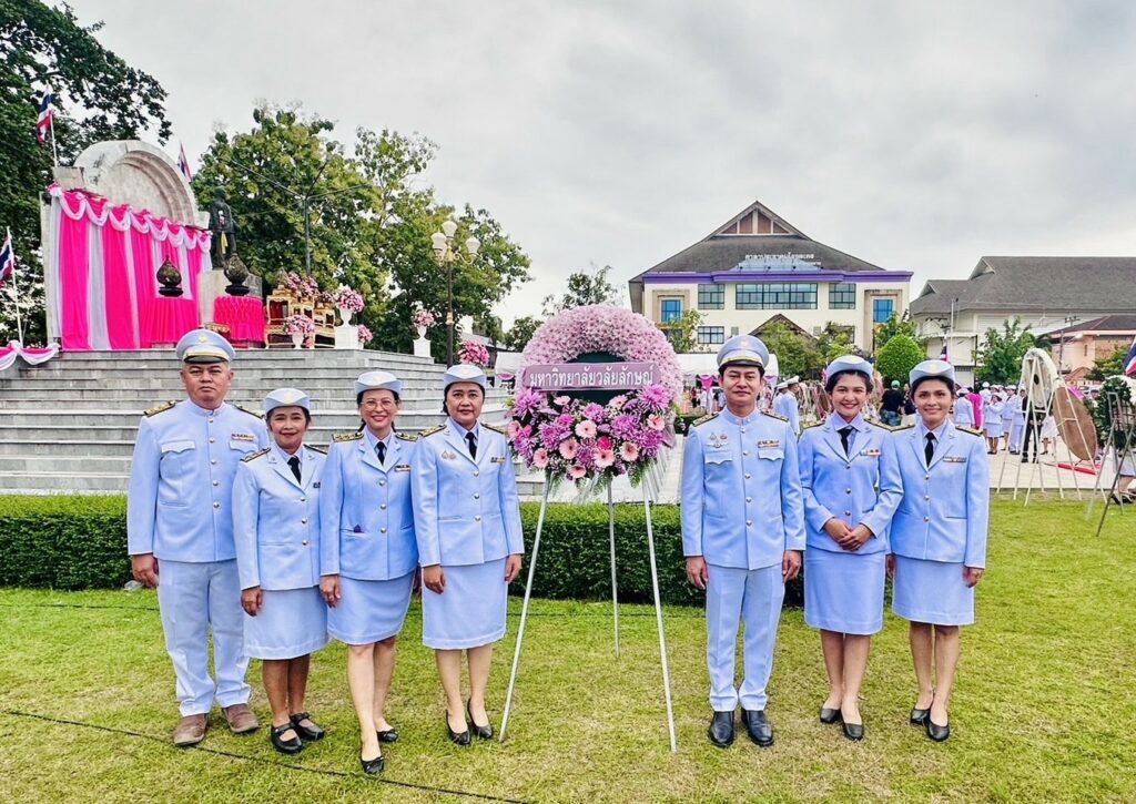 บุคลากรศูนย์เทคโนโลยีดิจิทัล เข้าร่วมพิธีวางพวงมาลาและถวายบังคมเพื่อน้อมรำลึกในพระมหากรุณาธิคุณ เนื่องในวันคล้ายวันสวรรคตพระบาทสมเด็จพระจุลจอมเกล้าเจ้าอยู่หัว รัชกาลที่ ๕