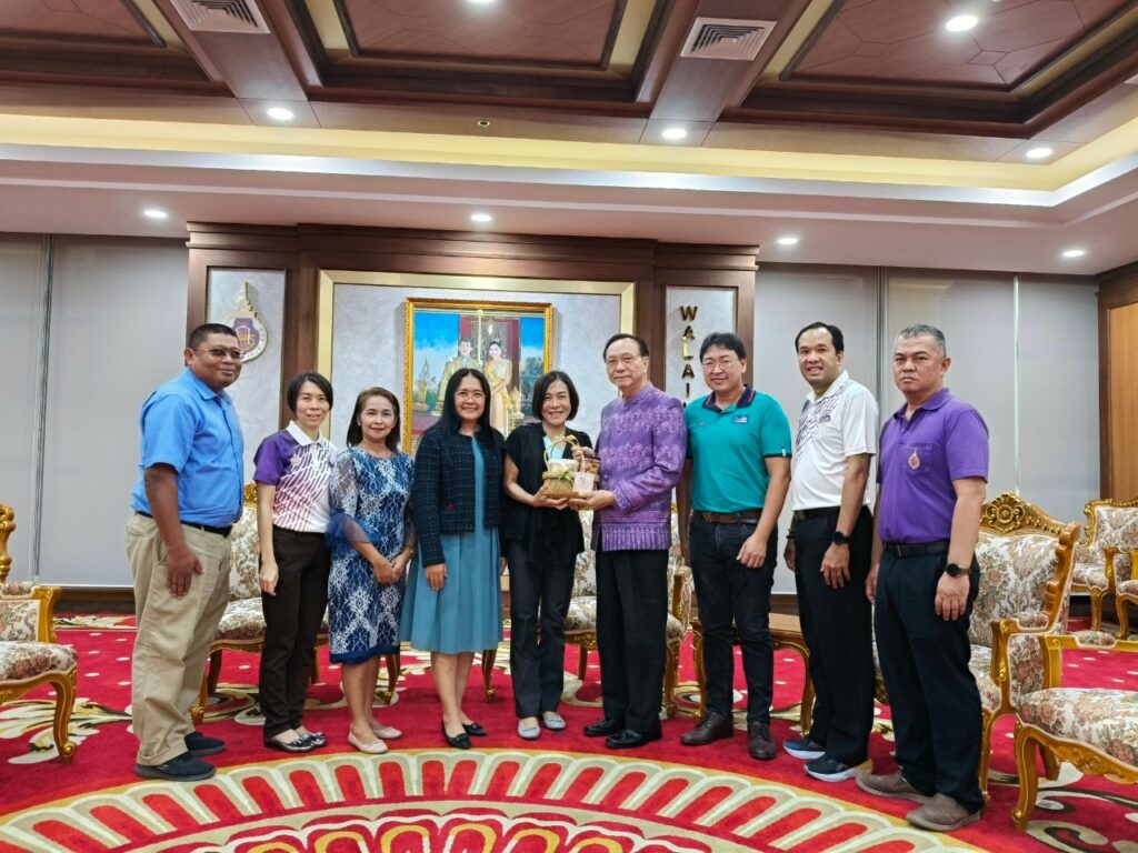 ศูนย์เทคโนโลยีดิจิทัลเข้าเยี่ยมคารวะและสวัสดีปีใหม่อธิการบดี ม.วลัยลักษณ์