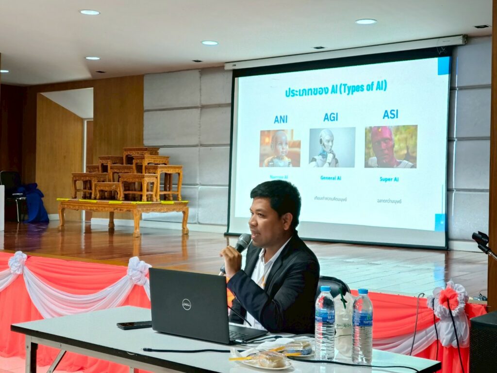 บุคลากรศูนย์เทคโนโลยีดิจิทัลเป็นวิทยากรบรรยายในหัวข้อ “หลักสูตร Easy AI :เรียนง่าย ใช้เป็น” ให้แก่นักศึกษา วิทยาลัยนาฏศิลปนครศรีธรรมราช