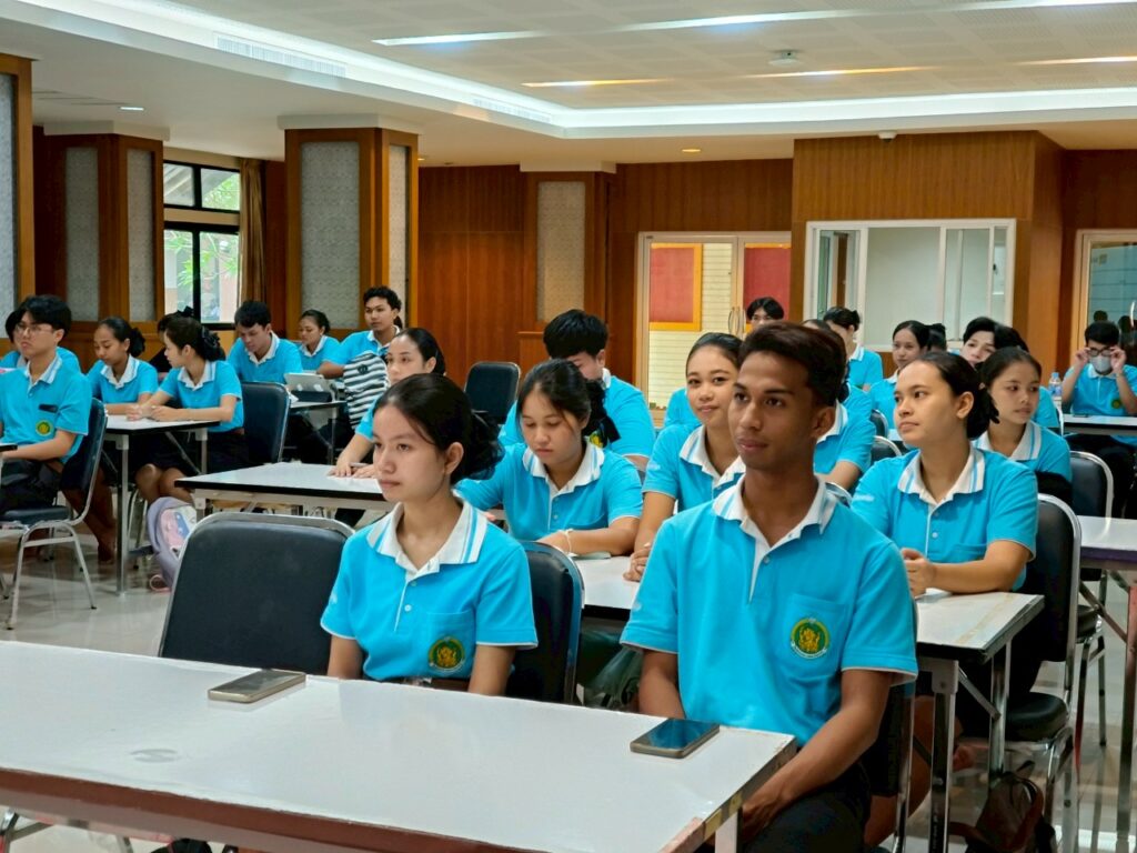 บุคลากรศูนย์เทคโนโลยีดิจิทัลเป็นวิทยากรบรรยายในหัวข้อ “หลักสูตร Easy AI :เรียนง่าย ใช้เป็น” ให้แก่นักศึกษา วิทยาลัยนาฏศิลปนครศรีธรรมราช