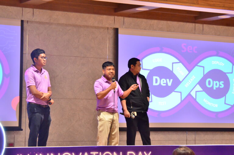 Digital Technology Center personnel Present innovative ideas at WU INNOVATION DAY 2025, a collection of the best innovative ideas to help improve work efficiency.